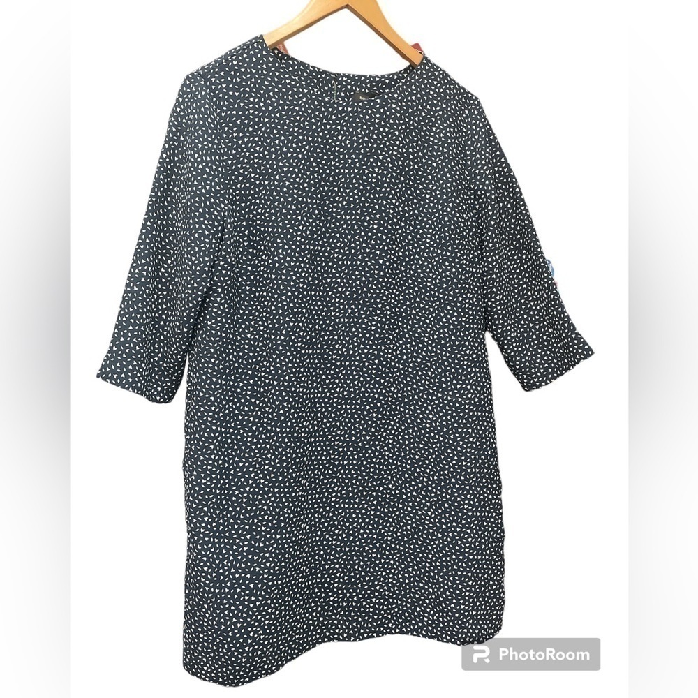 Banana Republic navy and white shift dress